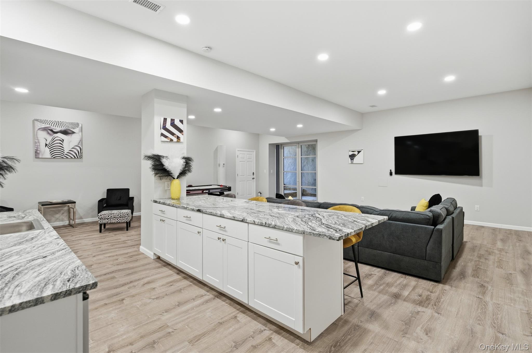 33A Newtown Road Hampton Bays Hampton Bays, NY 11946