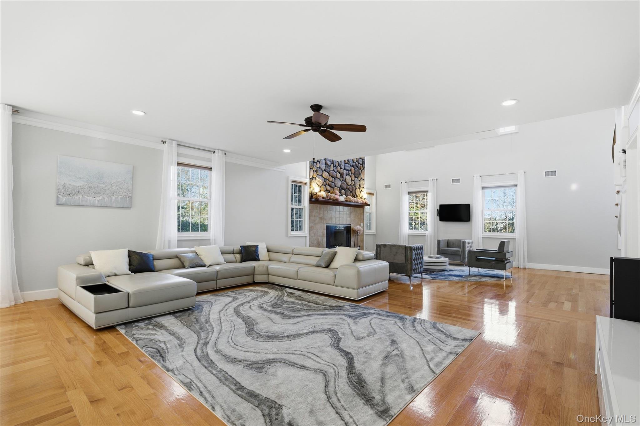 33A Newtown Road Hampton Bays Hampton Bays, NY 11946