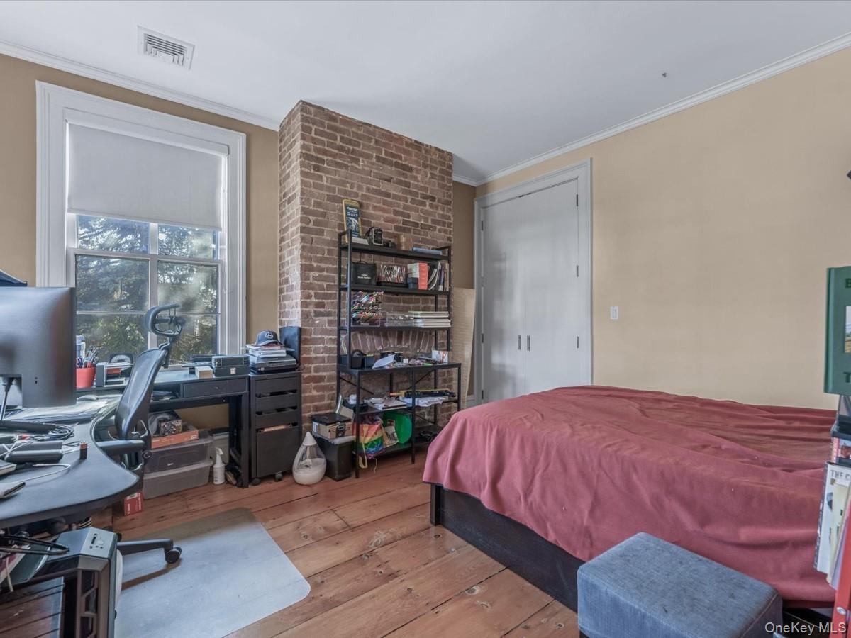 29 Center Drive Douglaston Douglaston, NY 11363