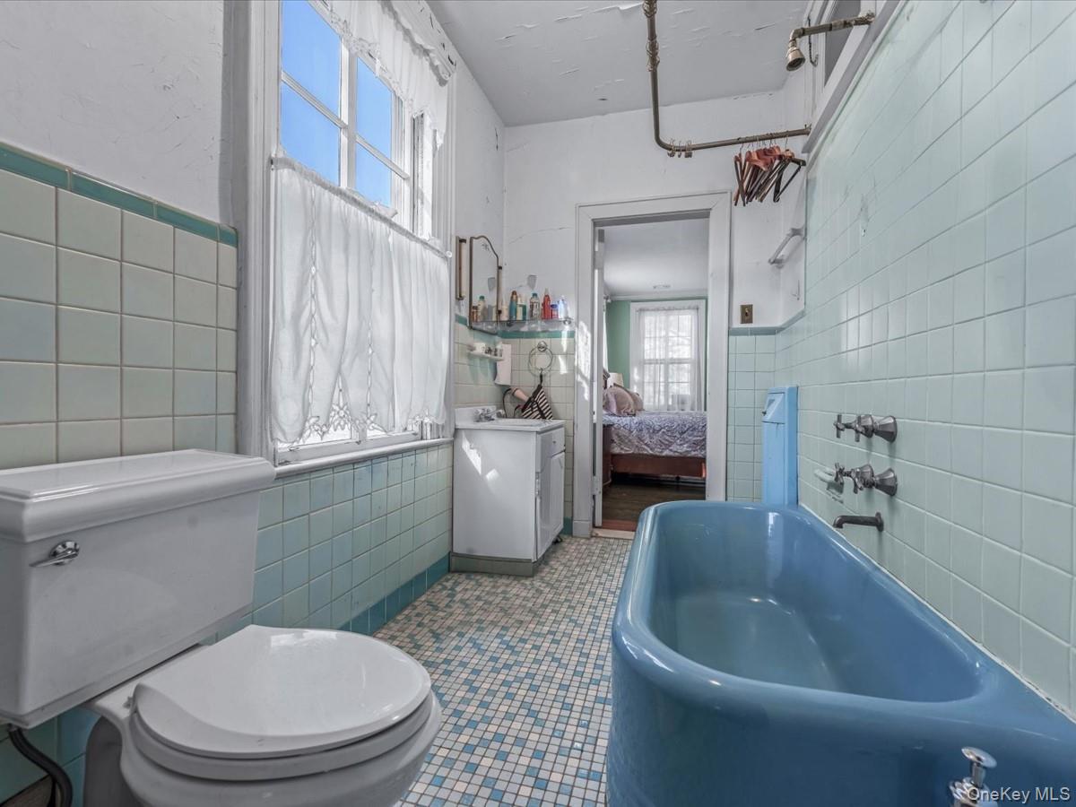 29 Center Drive Douglaston Douglaston, NY 11363