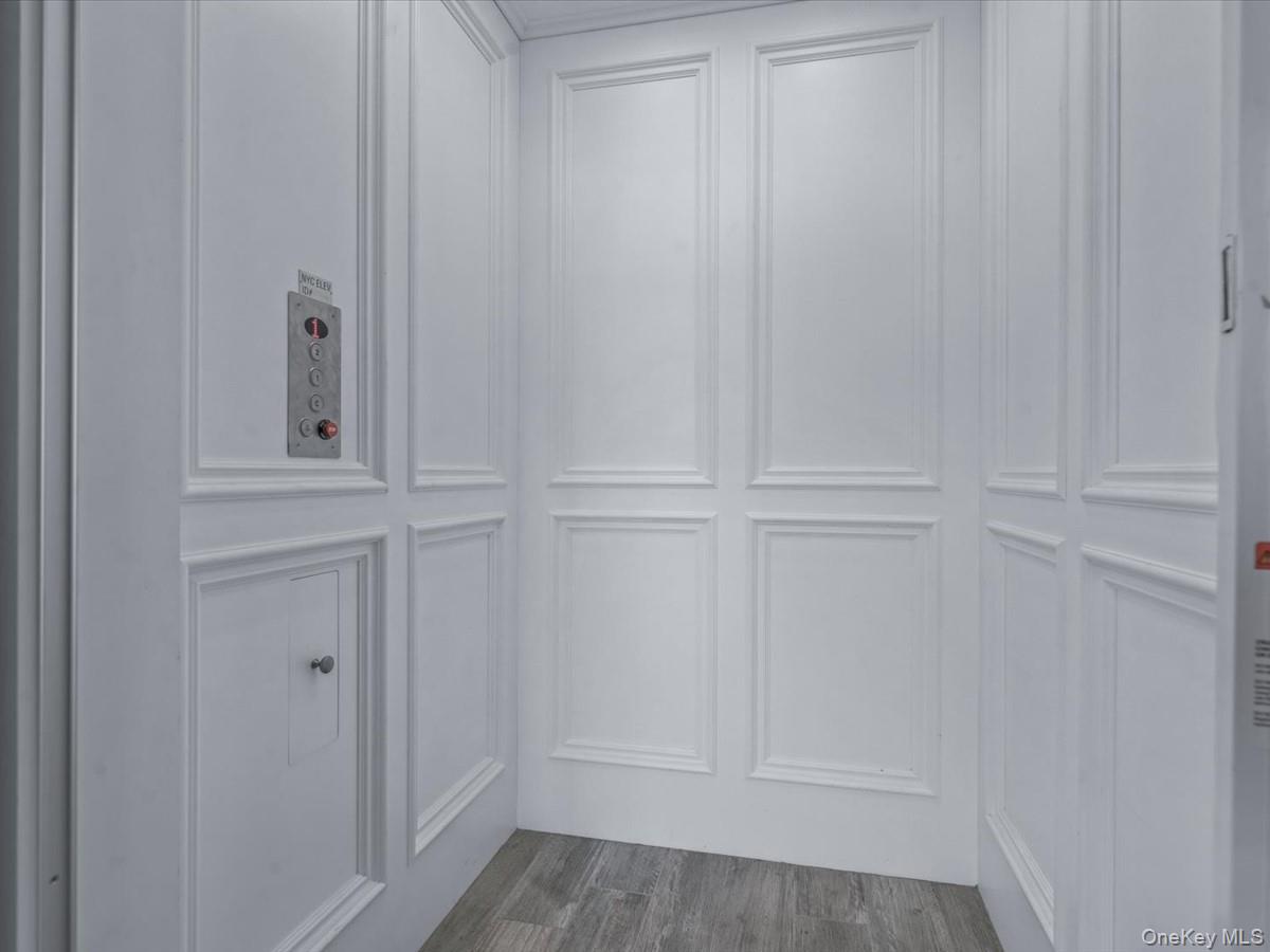 29 Center Drive Douglaston Douglaston, NY 11363