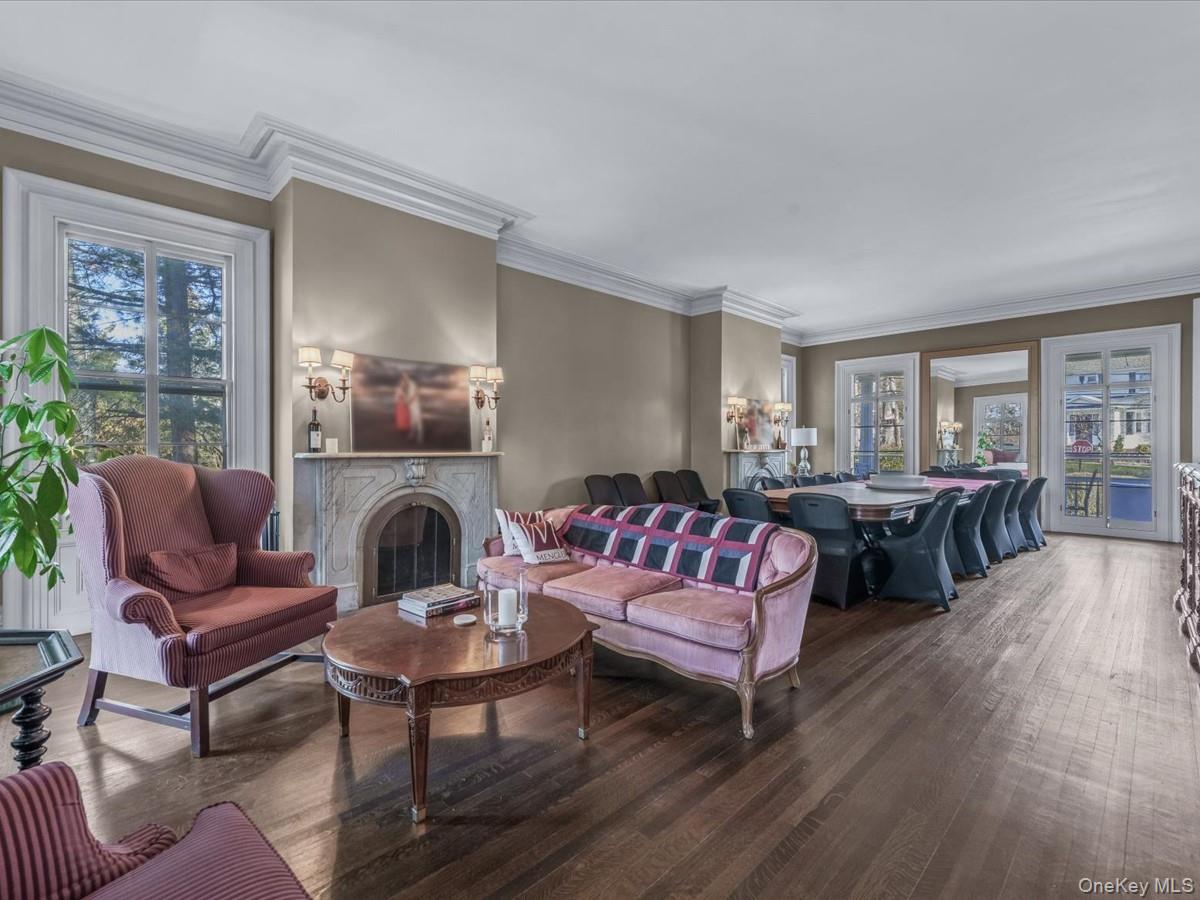 29 Center Drive Douglaston Douglaston, NY 11363