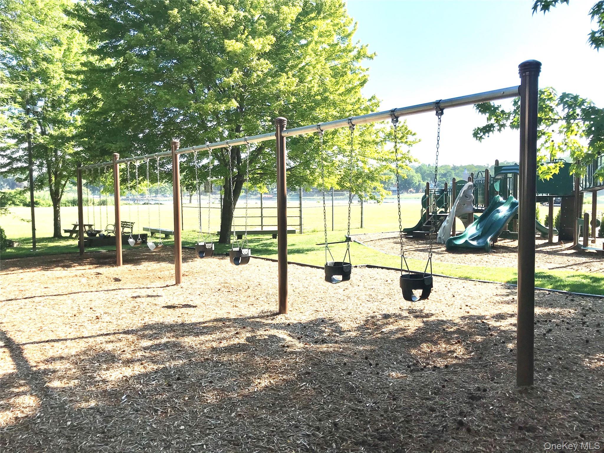 29 Center Drive Douglaston Douglaston, NY 11363