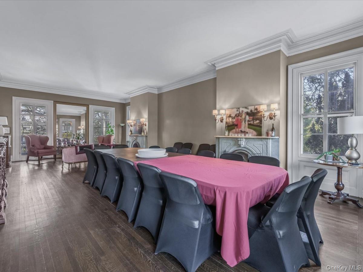 29 Center Drive Douglaston Douglaston, NY 11363