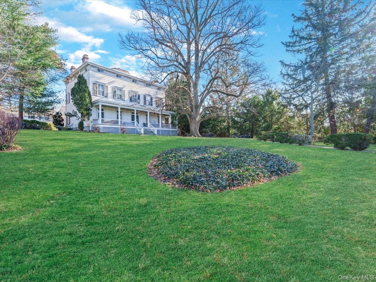 29 Center Drive Douglaston Douglaston, NY 11363