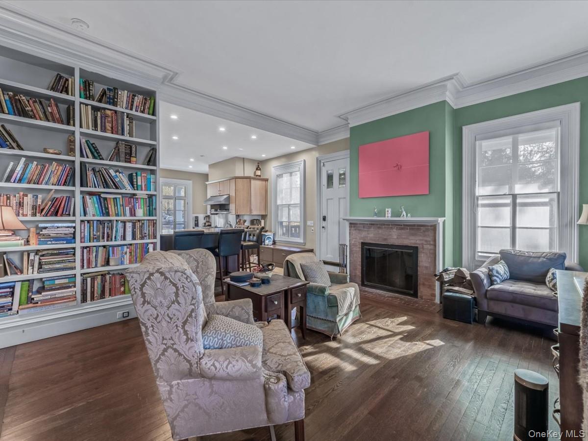 29 Center Drive Douglaston Douglaston, NY 11363