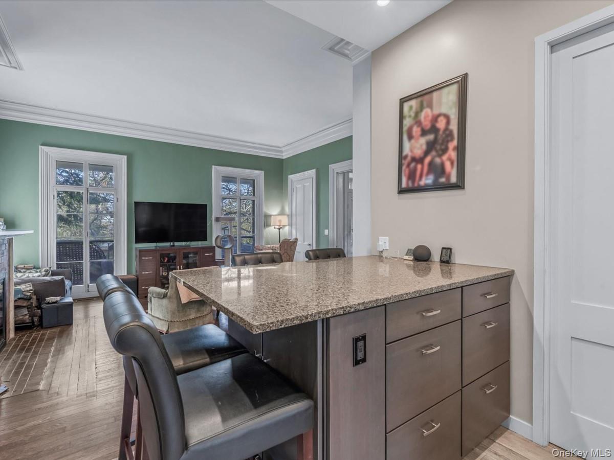 29 Center Drive Douglaston Douglaston, NY 11363