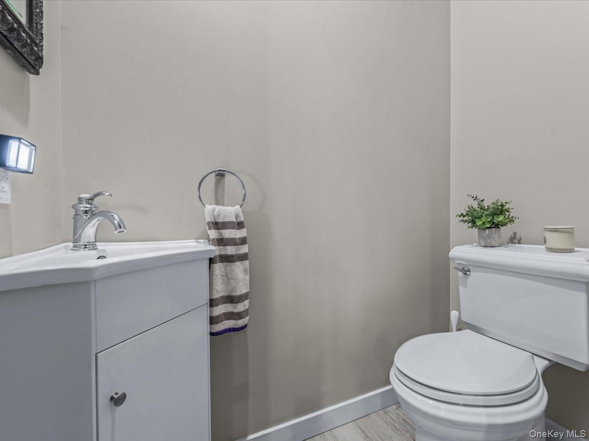 29 Center Drive Douglaston Douglaston, NY 11363