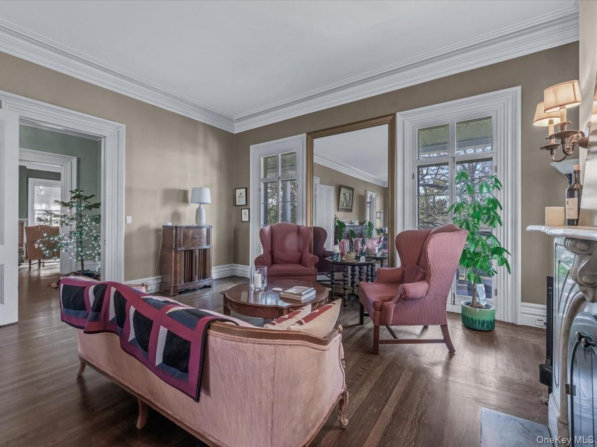 29 Center Drive Douglaston Douglaston, NY 11363