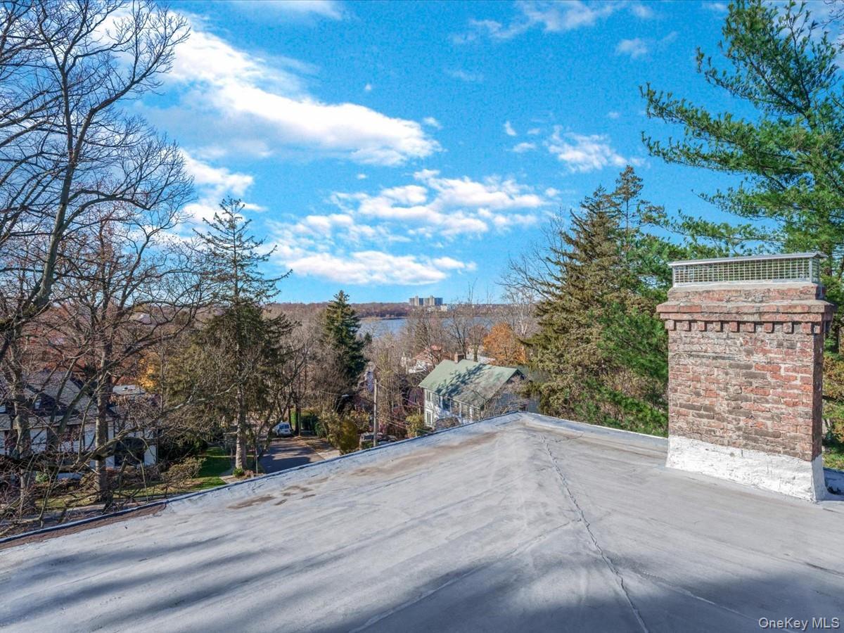 29 Center Drive Douglaston Douglaston, NY 11363