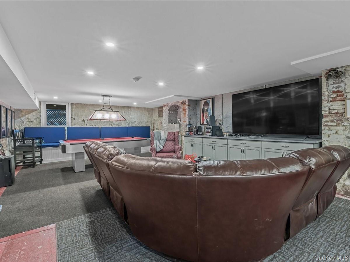 29 Center Drive Douglaston Douglaston, NY 11363