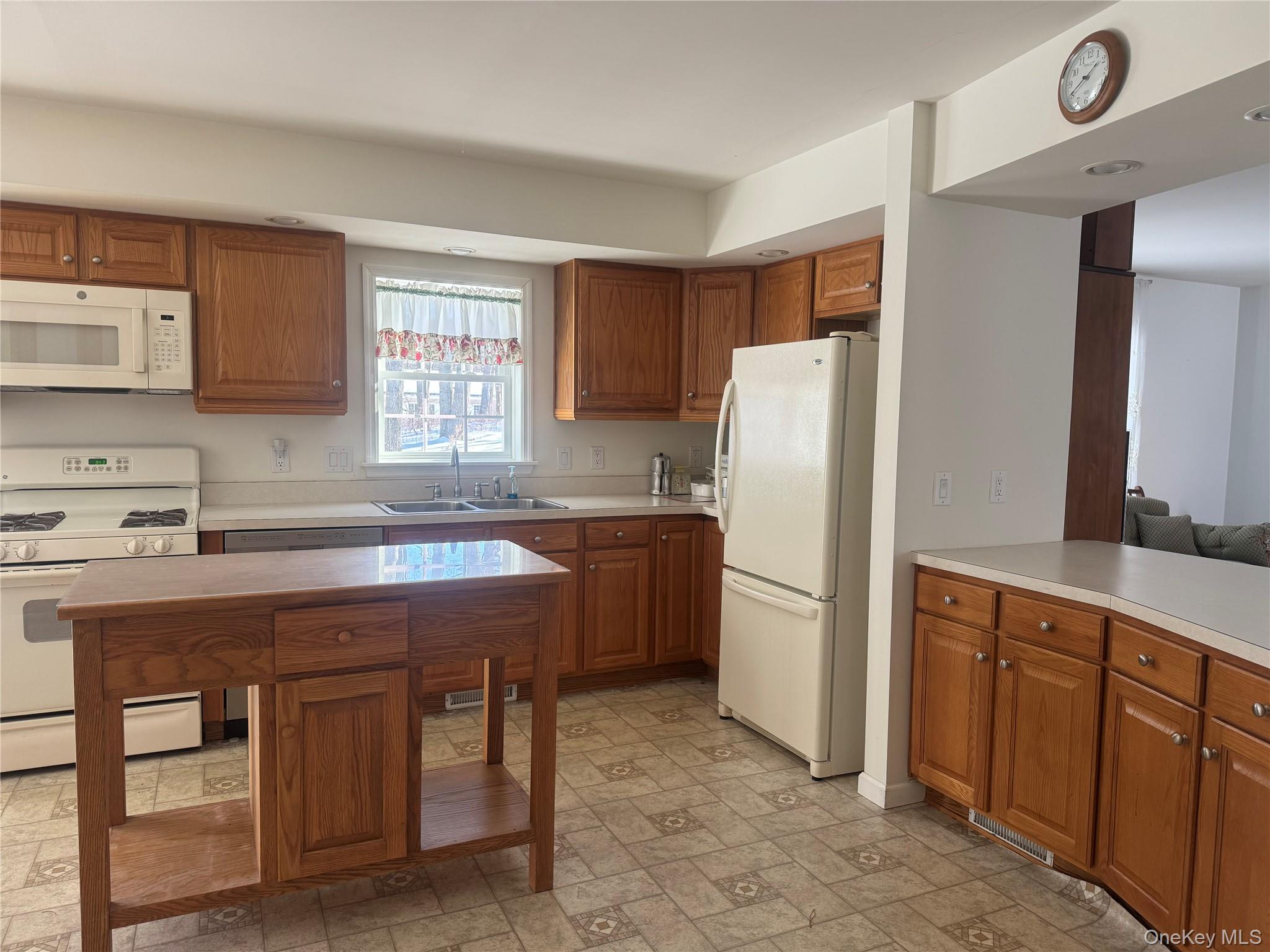 1407 Middle Road 275 Calverton Calverton, NY 11933