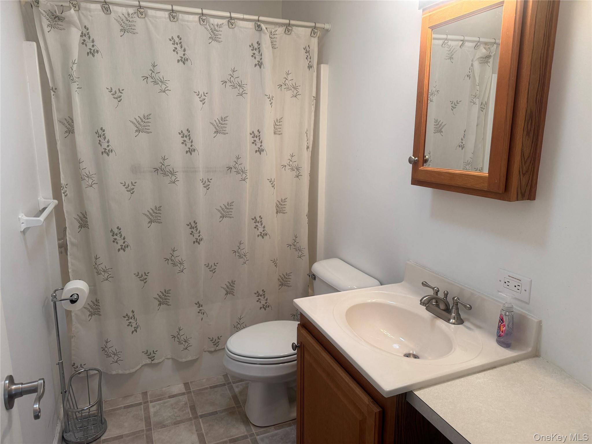 1407 Middle Road 275 Calverton Calverton, NY 11933