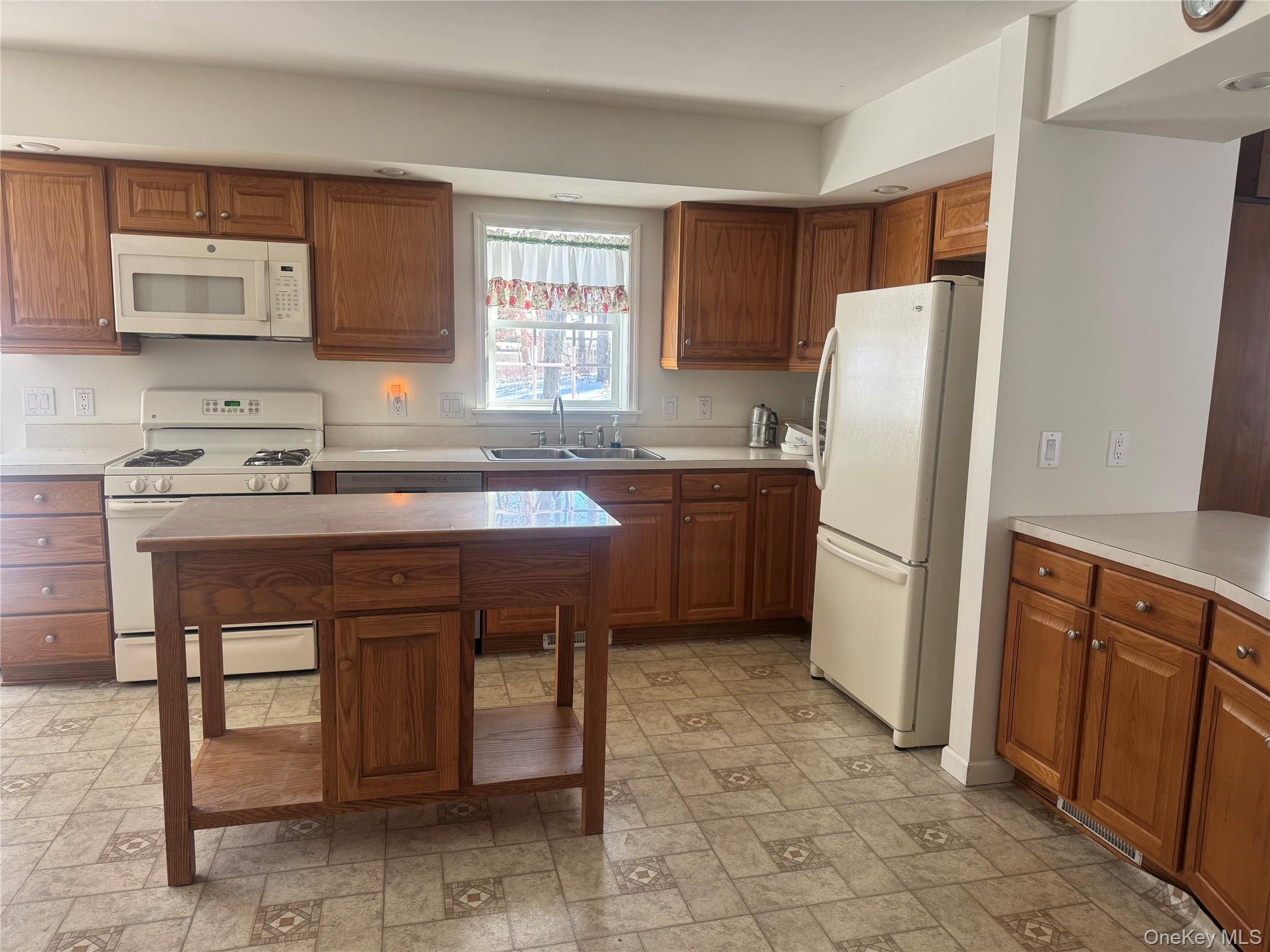 1407 Middle Road 275 Calverton Calverton, NY 11933