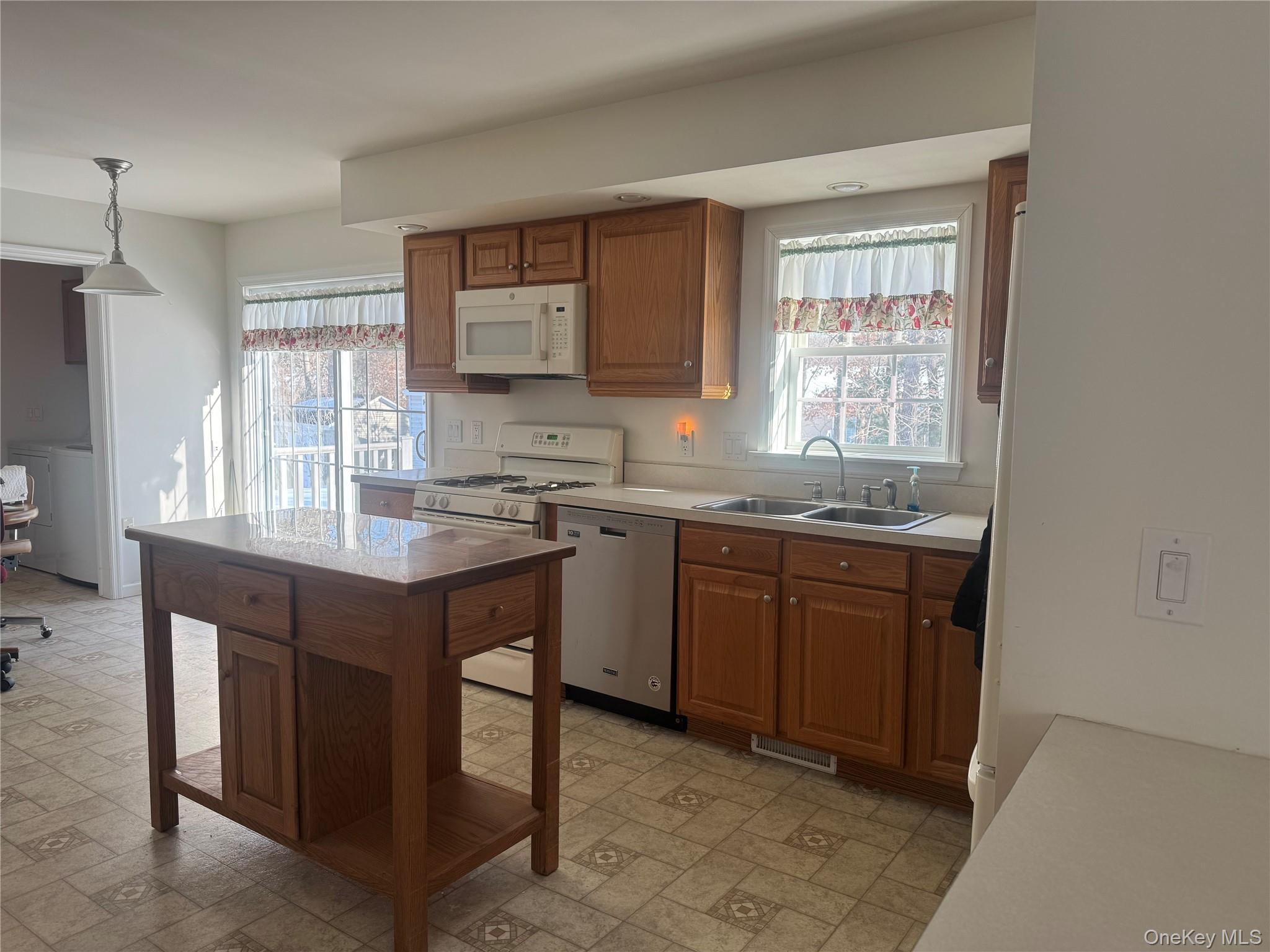 1407 Middle Road 275 Calverton Calverton, NY 11933