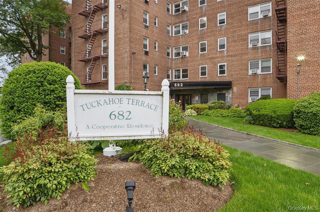 682 TUCKAHOE Road 3-D Yonkers Yonkers, NY 10710
