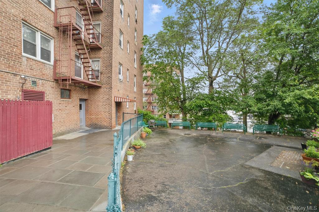 682 TUCKAHOE Road 3-D Yonkers Yonkers, NY 10710