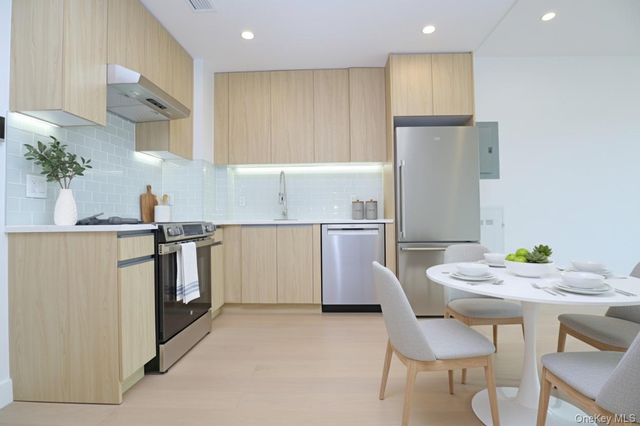 15002 Northern Boulevard 4-B Flushing Flushing, NY 11354