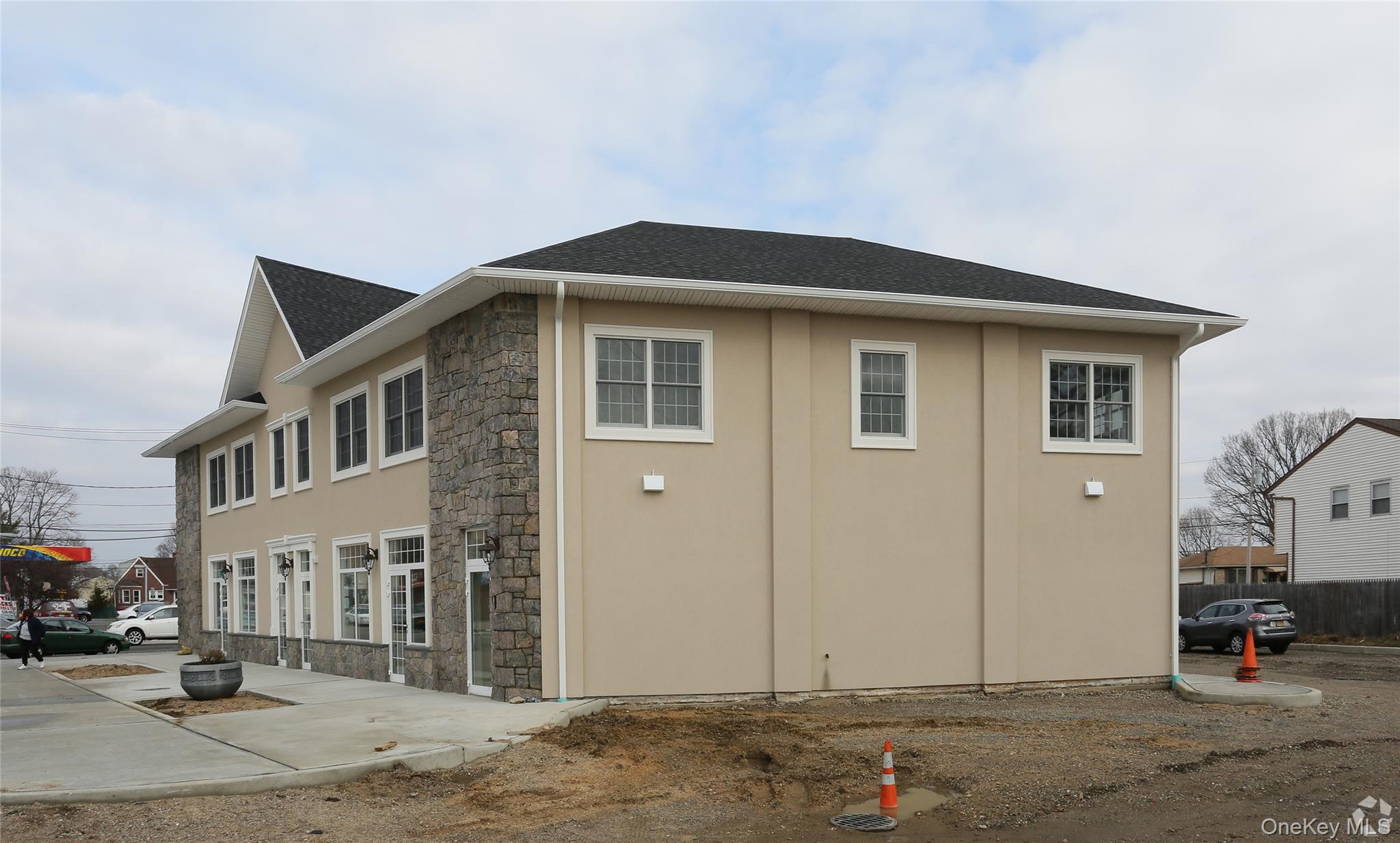 1025-1033 Little East Neck Rd Road West Babylon, NY 11704