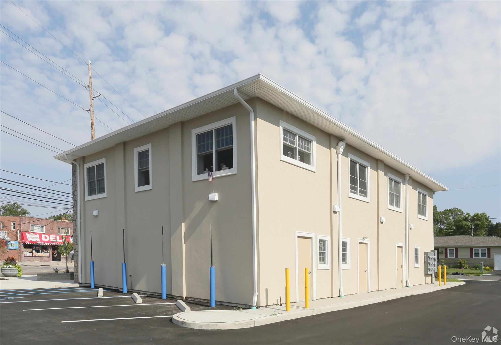 1025-1033 Little East Neck Rd Road West Babylon, NY 11704