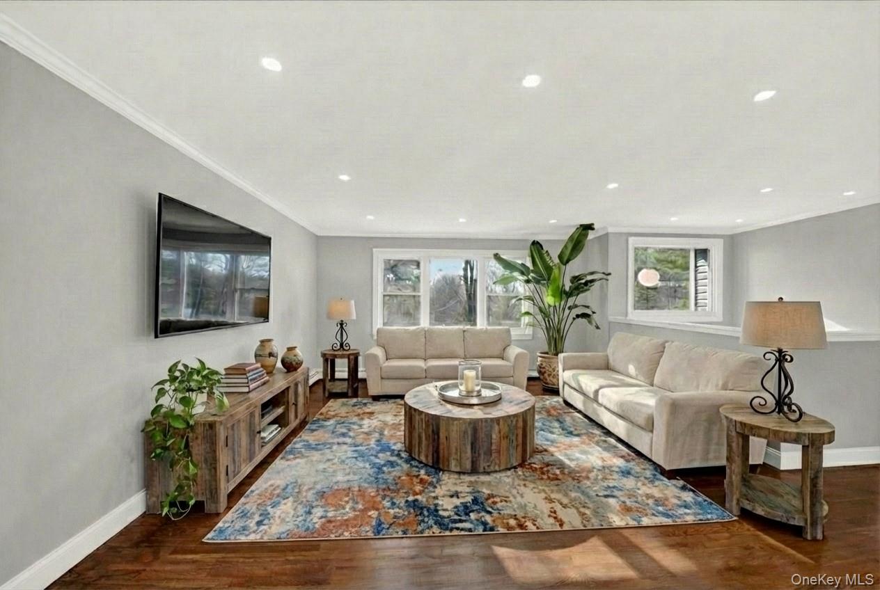 204 Dahlia Drive Out of NYC Mahopac, NY 10541