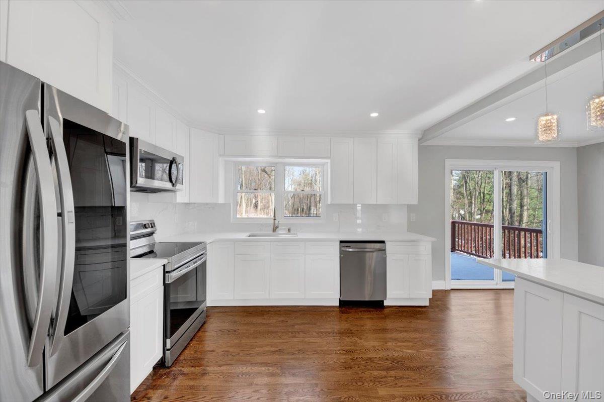 204 Dahlia Drive Out of NYC Mahopac, NY 10541