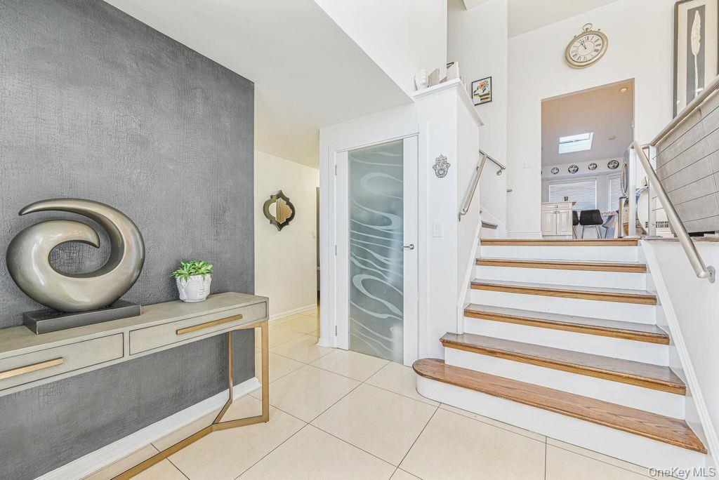 972 S End Hewlett Hewlett, NY 11598