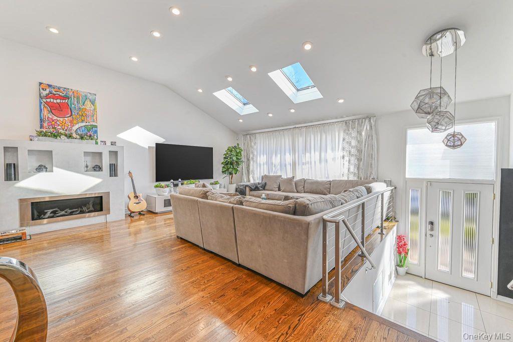 972 S End Hewlett Hewlett, NY 11598