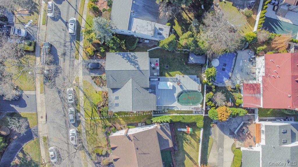 972 S End Hewlett Hewlett, NY 11598