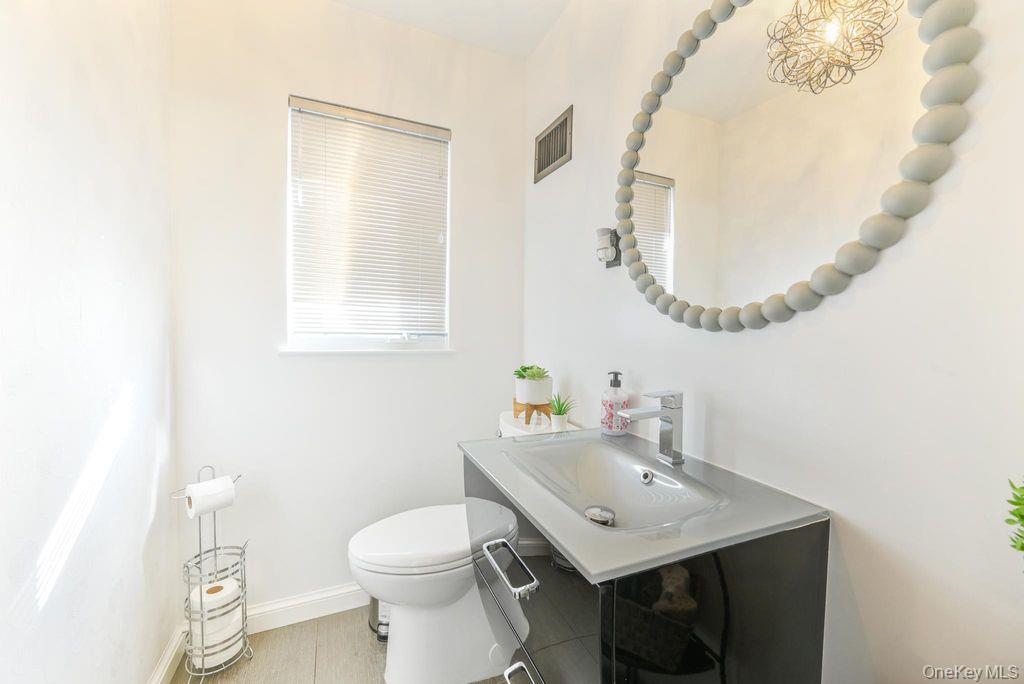 972 S End Hewlett Hewlett, NY 11598