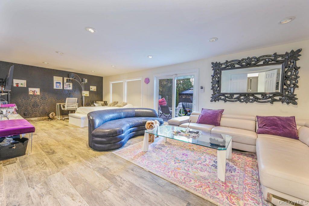 972 S End Hewlett Hewlett, NY 11598