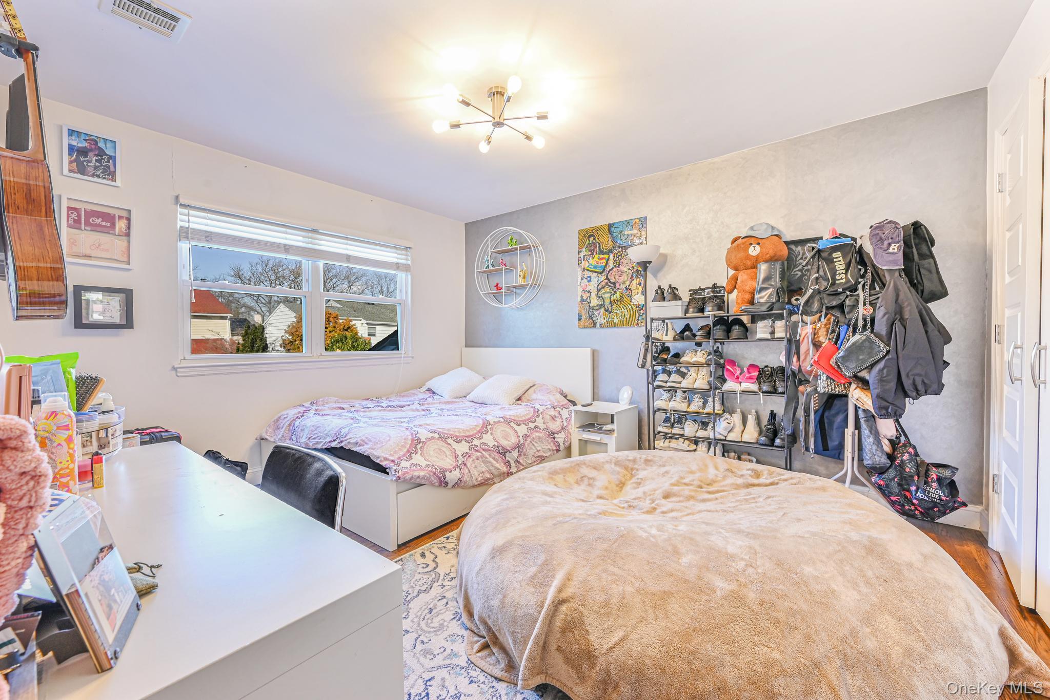 972 S End Hewlett Hewlett, NY 11598