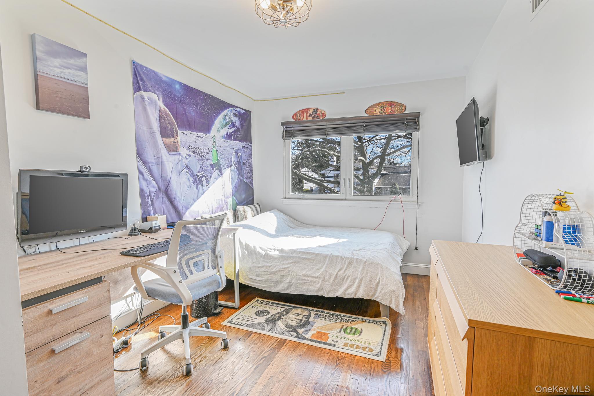 972 S End Hewlett Hewlett, NY 11598