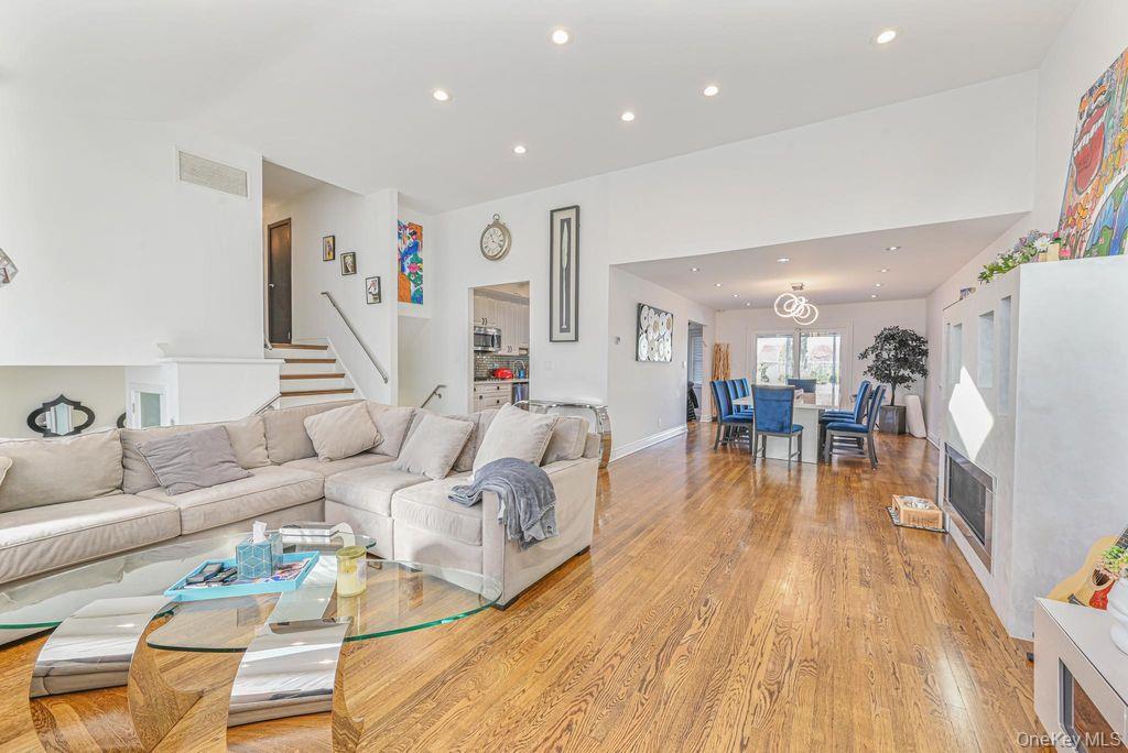 972 S End Hewlett Hewlett, NY 11598