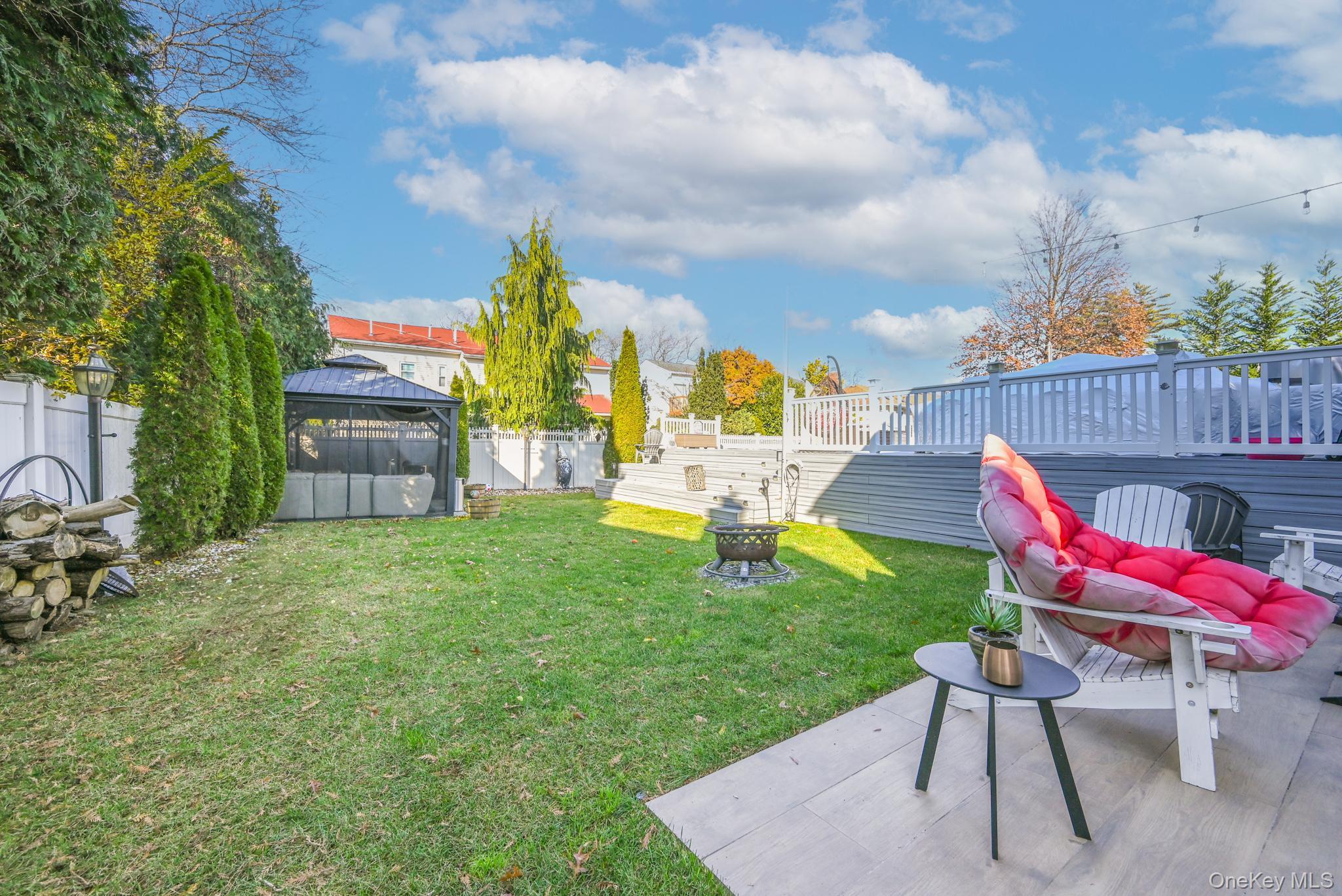 972 S End Hewlett Hewlett, NY 11598