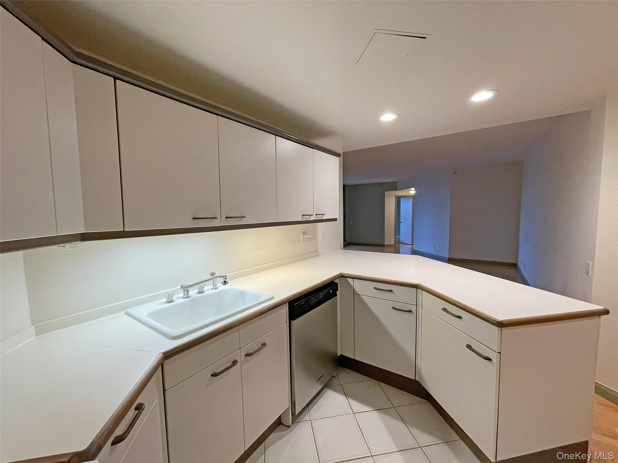 50 East Hartsdale Avenue E 6-O Hartsdale Hartsdale, NY 10530