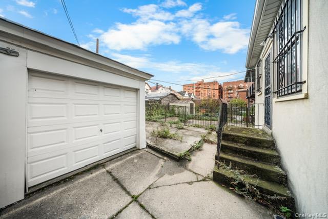 41-71 Gleane Street Elmhurst Elmhurst, NY 11373