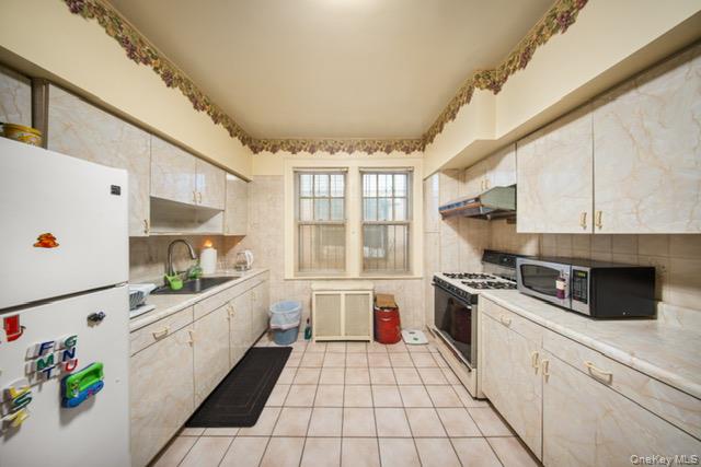 41-71 Gleane Street Elmhurst Elmhurst, NY 11373