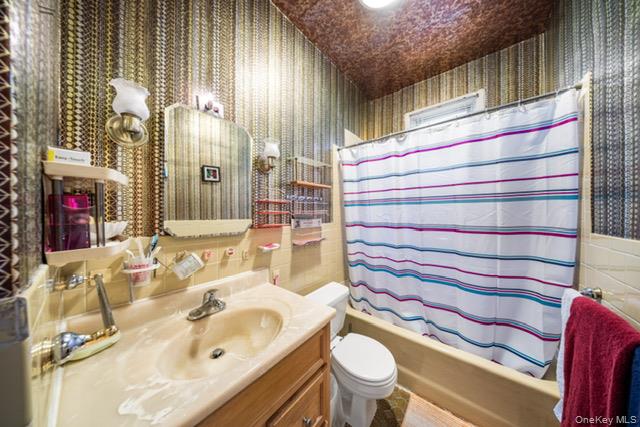 41-71 Gleane Street Elmhurst Elmhurst, NY 11373