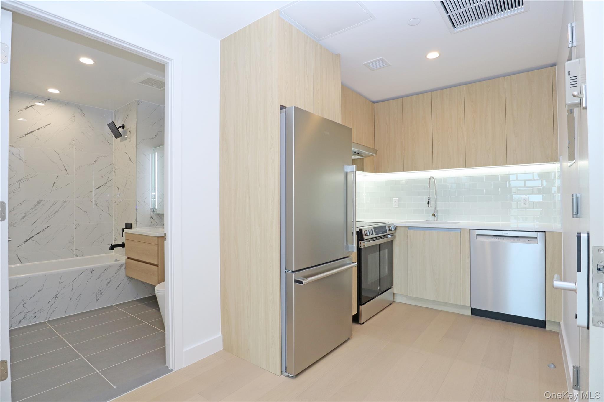 15002 Northern Boulevard 5-H Flushing Flushing, NY 11354