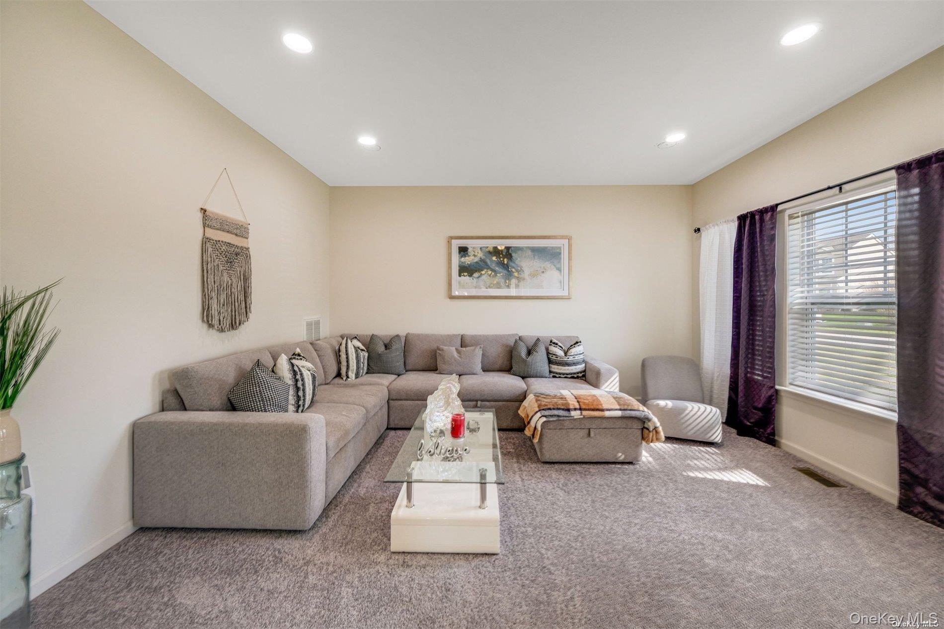 7 Pondview Circle Shirley Shirley, NY 11967