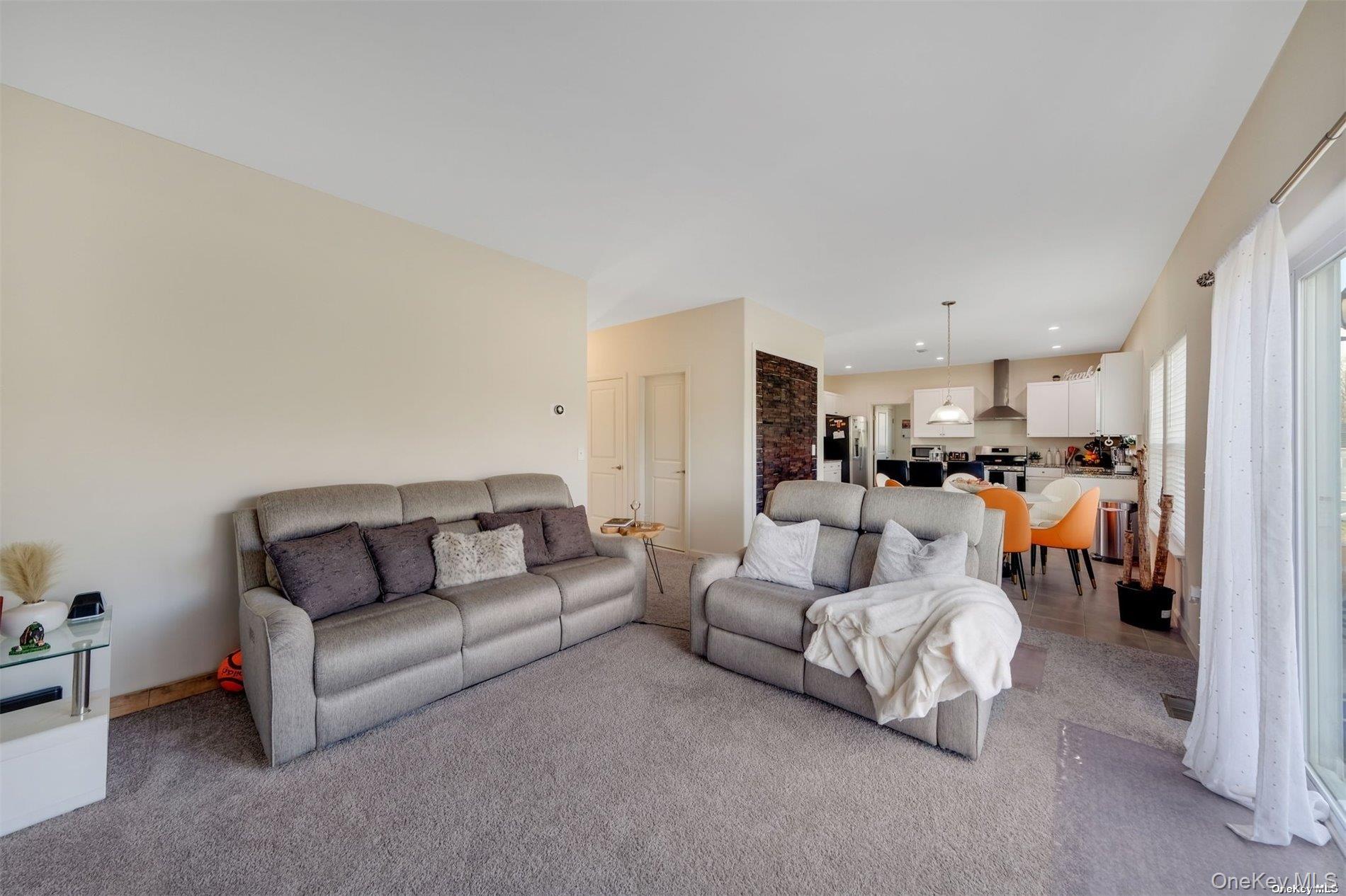 7 Pondview Circle Shirley Shirley, NY 11967