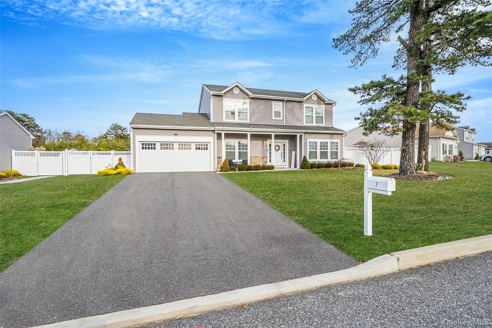 7 Pondview Circle Shirley Shirley, NY 11967