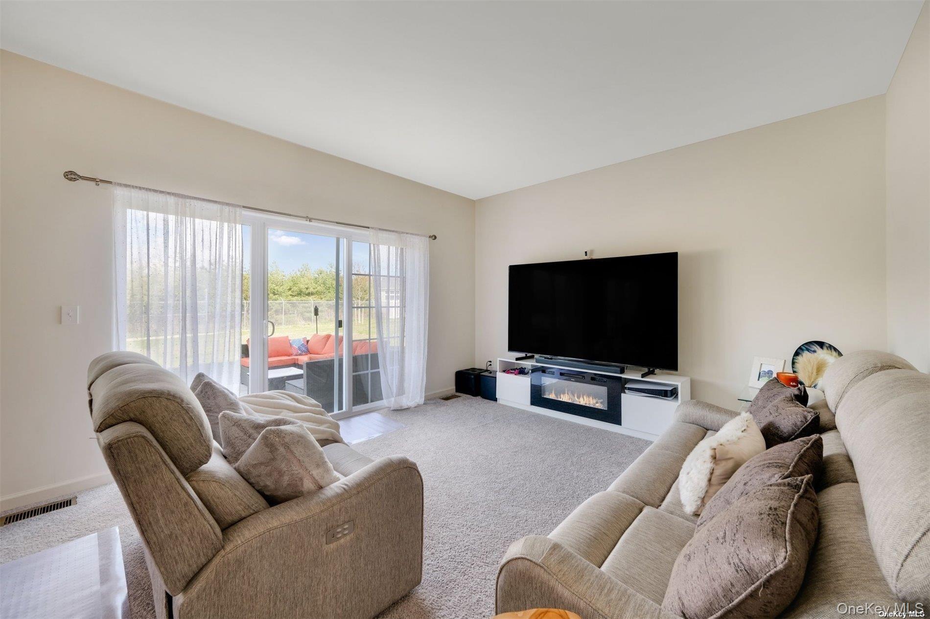 7 Pondview Circle Shirley Shirley, NY 11967