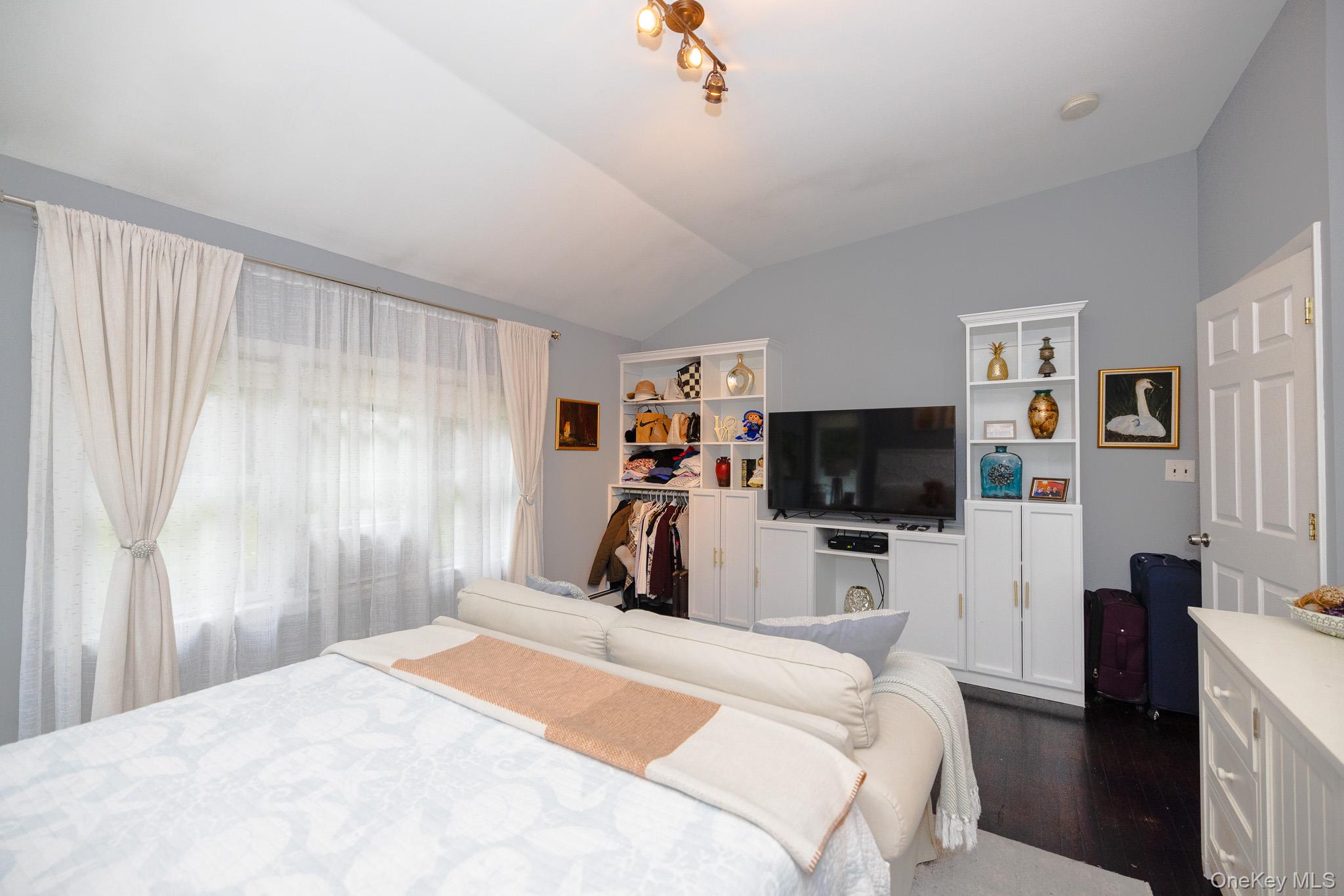 94 Kings Drive Riverhead Riverhead, NY 11901