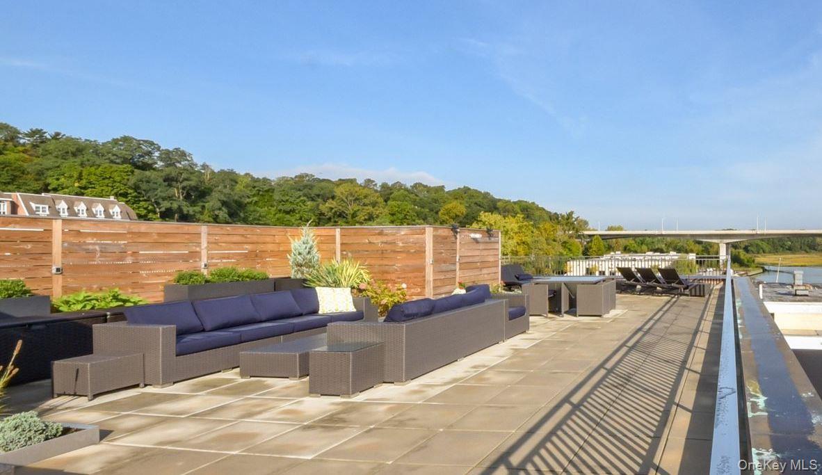 21 Lumber Road 3-B Roslyn Roslyn, NY 11576