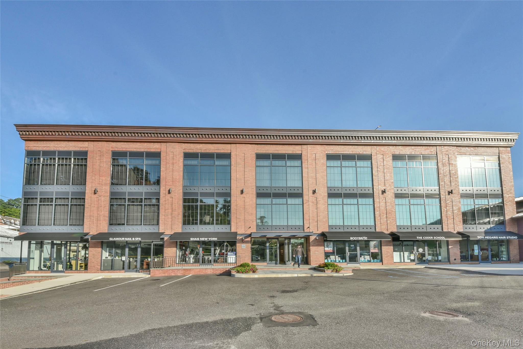 21 Lumber Road 3-B Roslyn Roslyn, NY 11576