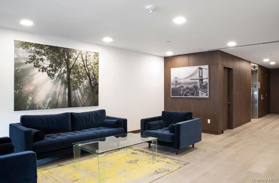 21 Lumber Road 3-B Roslyn Roslyn, NY 11576