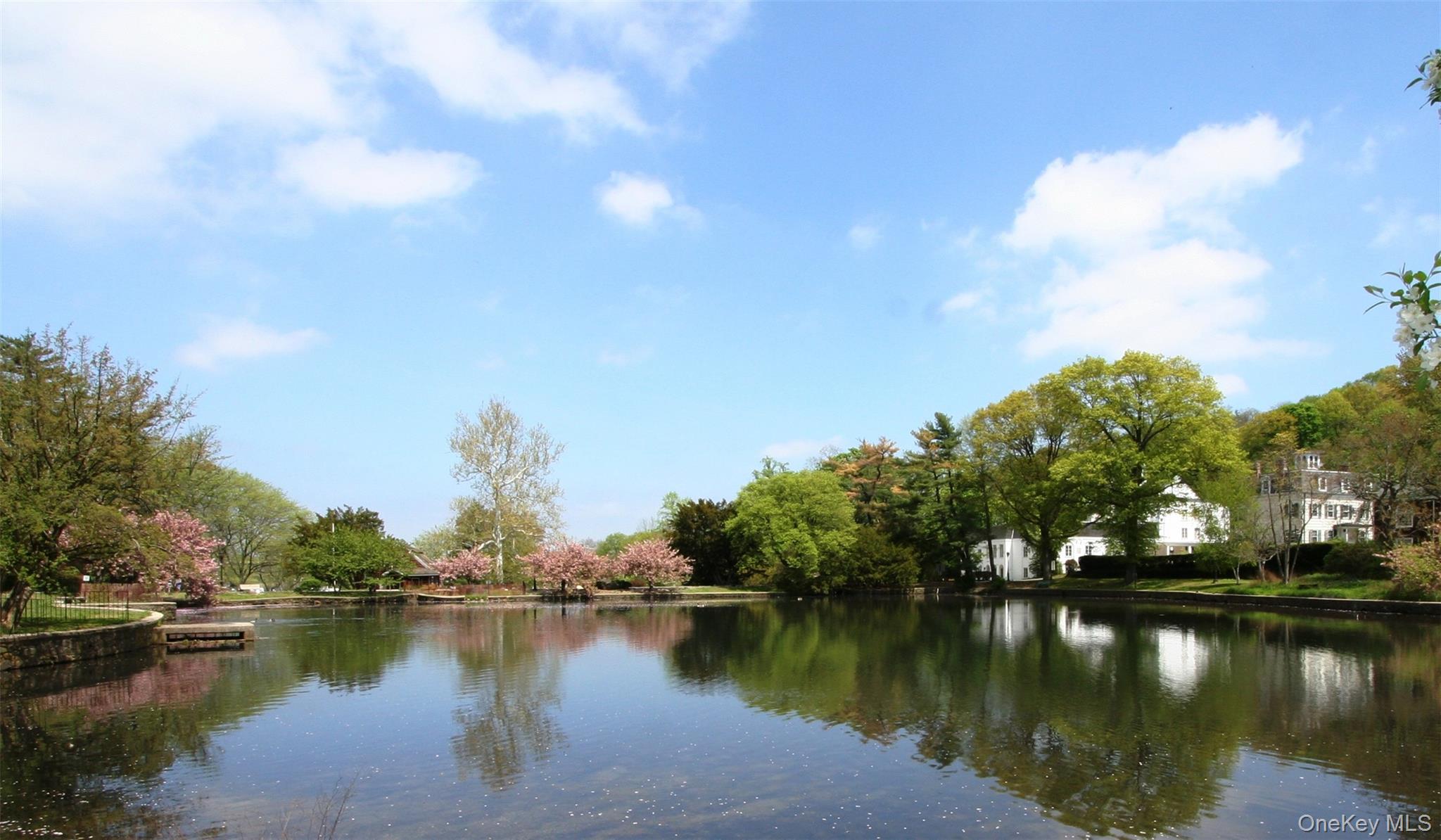 21 Lumber Road 3-B Roslyn Roslyn, NY 11576