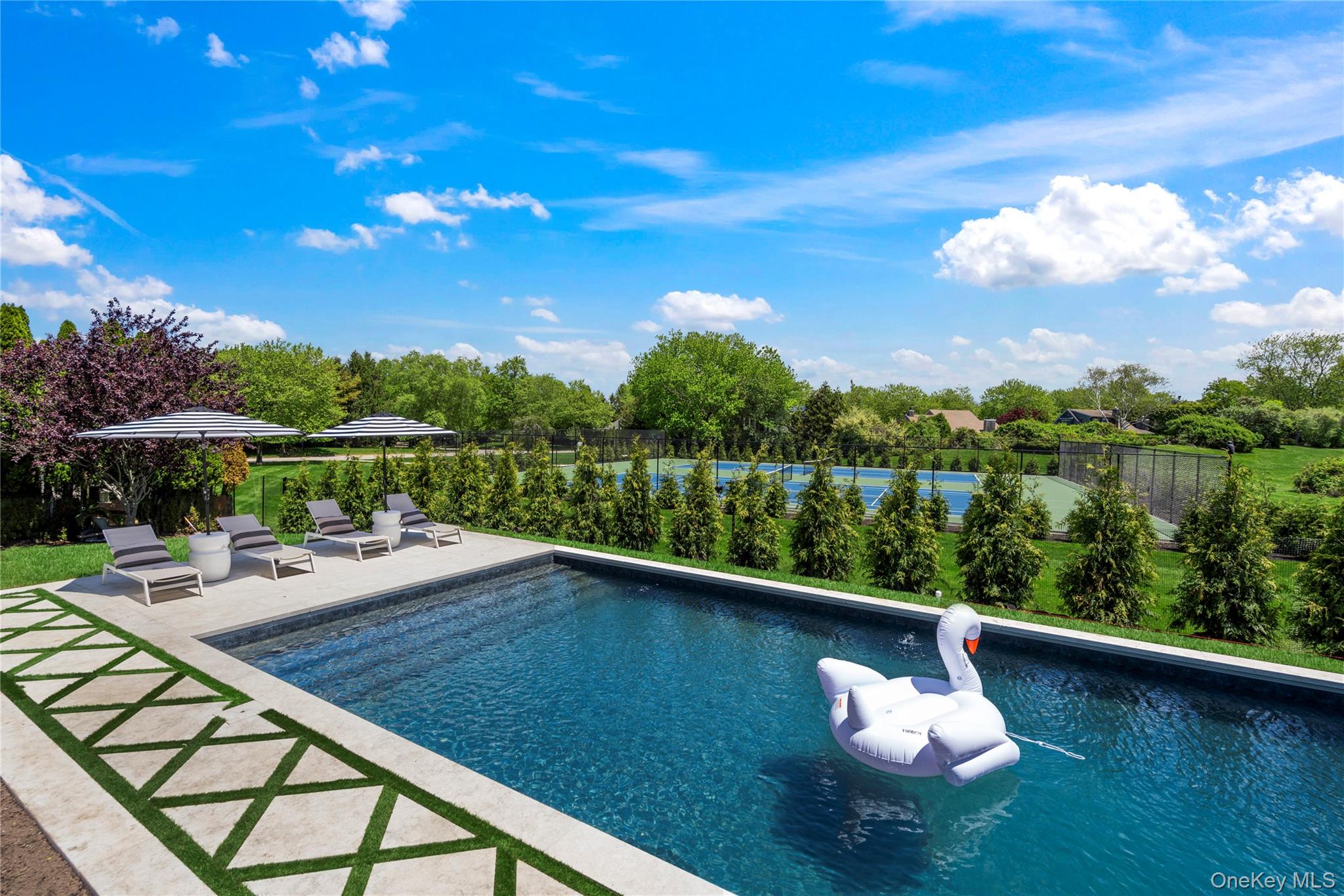 4 Carriage Lane Southampton Southampton, NY 11968